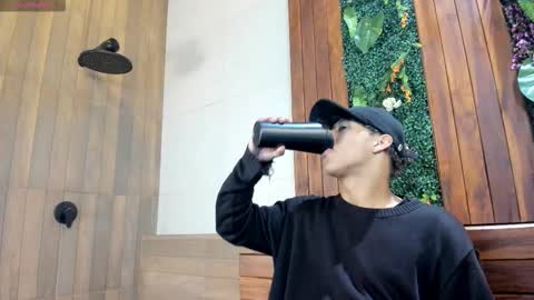 labrinthteasing online show from February 17, 1:40 pm