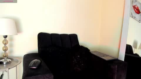 lace_victoria online show from May 30, 12:30 am