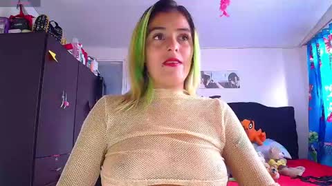 Snapshot of lacolombiana_bitch chatting on May 6, 7:41 pm Valentina online show from May 6, 7:41 pm