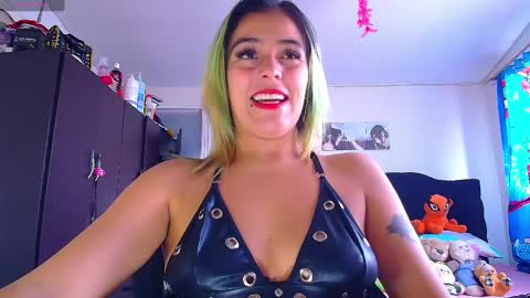 Snapshot of lacolombiana_bitch chatting on May 27, 7:55 pm Valentina online show from May 27, 7:55 pm