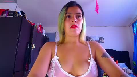 Snapshot of lacolombiana_bitch chatting on June 16, 8:22 pm Valentina online show from June 16, 8:22 pm