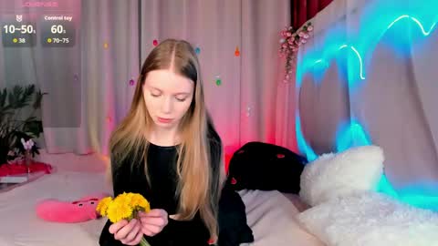 Snapshot of lada2k4 chatting on May 7, 5:35 am Lada online show from May 7, 5:35 am