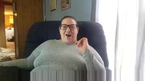 Snapshot of laddybuggie27 chatting on February 8, 7:38 pm Laddybuggie27 online show from February 8, 7:38 pm