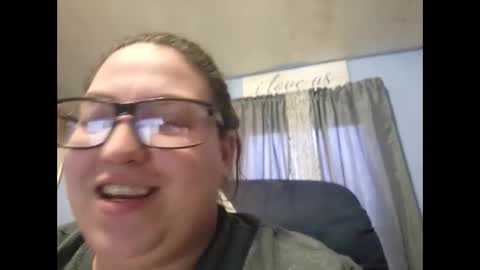 Snapshot of laddybuggie27 chatting on February 10, 11:23 pm Laddybuggie27 online show from February 10, 11:23 pm