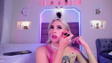 Snapshot of ladenandjuan chatting on January 9, 5:34 am Laden And Juan online show from January 9, 5:34 am