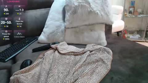 Mia online show from September 16, 1:17 am