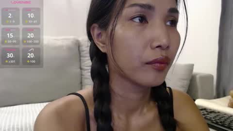 Snapshot of ladii_mia chatting on May 10, 4:45 pm Mia online show from May 10, 4:45 pm