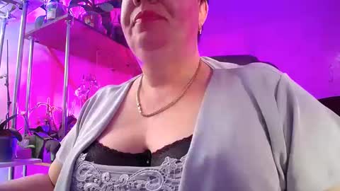 Lady Gloria online show from February 19, 1:50 pm