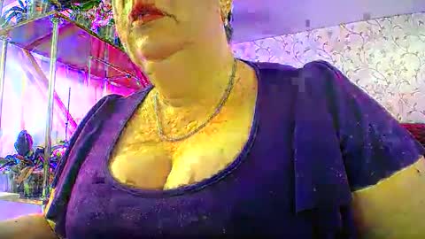 Snapshot of lady_gloria chatting on May 16, 6:21 am Lady Gloria online show from May 16, 6:21 am
