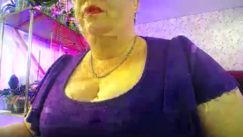 Snapshot of lady_gloria chatting on May 16, 6:43 am Lady Gloria online show from May 16, 6:43 am