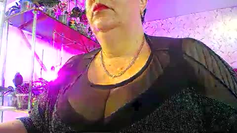 Snapshot of lady_gloria chatting on May 19, 5:25 am Lady Gloria online show from May 19, 5:25 am