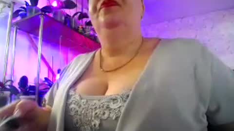 Snapshot of lady_gloria chatting on June 12, 6:12 am Lady Gloria online show from June 12, 6:12 am