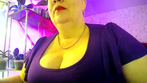 Snapshot of lady_gloria chatting on June 19, 7:01 am Lady Gloria online show from June 19, 7:01 am