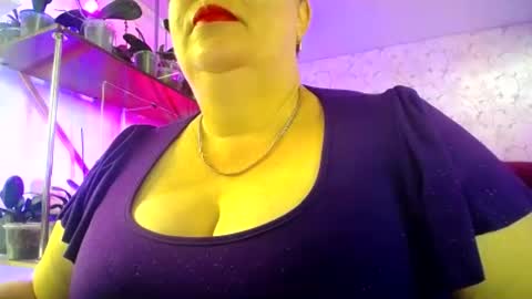 Snapshot of lady_gloria chatting on June 28, 6:41 am Lady Gloria online show from June 28, 6:41 am