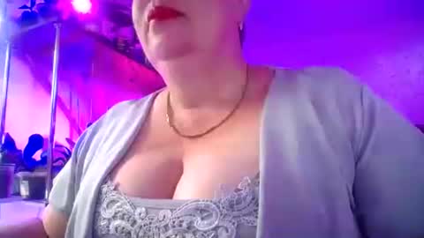 Snapshot of lady_gloria chatting on July 10, 7:01 am Lady Gloria online show from July 10, 7:01 am