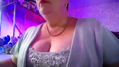 Snapshot of lady_gloria chatting on August 8, 9:11 am Lady Gloria online show from August 8, 9:11 am