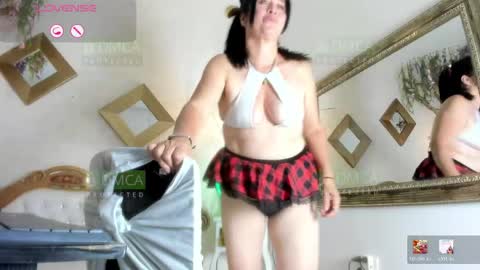 Snapshot of lady_hellen chatting on May 13, 6:16 pm online show from May 13, 6:16 pm