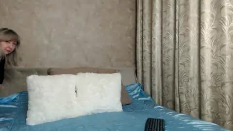 Snapshot of lady_milf_hot chatting on July 16, 2:39 am Sofi online show from July 16, 2:39 am