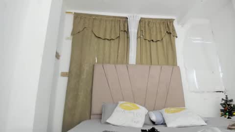 lady_miss___ online show from December 3, 12:25 pm