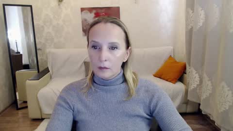 Snapshot of lady_sexy_di chatting on March 4, 10:46 am Diana online show from March 4, 10:46 am