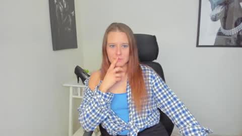Snapshot of ladyalessa chatting on July 8, 5:45 am ALESSA online show from July 8, 5:45 am