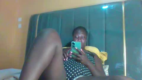 lindah32 online show from October 22, 4:35 am