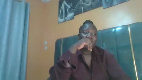 lindah32 online show from May 1, 9:19 pm