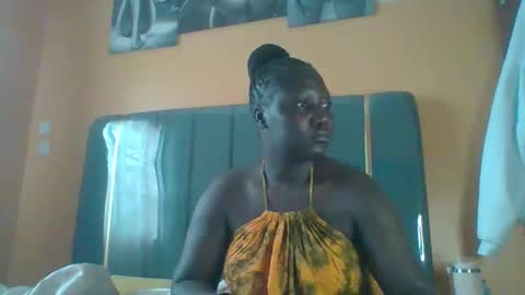 Snapshot of ladyblossoms19 chatting on May 13, 11:51 am lindah32 online show from May 13, 11:51 am