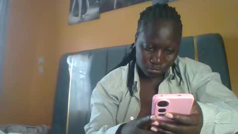 Snapshot of ladyblossoms19 chatting on May 18, 9:59 am lindah32 online show from May 18, 9:59 am