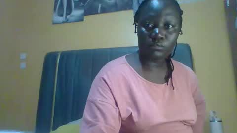 Snapshot of ladyblossoms19 chatting on June 8, 1:28 am lindah32 online show from June 8, 1:28 am