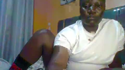 Snapshot of ladyblossoms19 chatting on June 17, 8:32 pm lindah32 online show from June 17, 8:32 pm