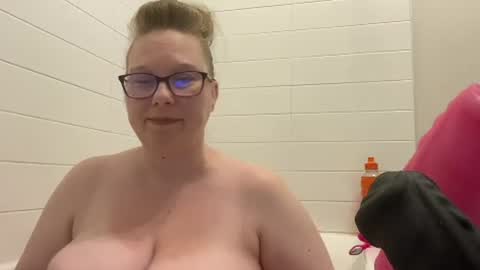 Snapshot of ladycherielynn chatting on June 17, 2:07 pm LadyCherieLynn online show from June 17, 2:07 pm