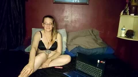 ladykiva_n_hubz online show from October 12, 5:06 am