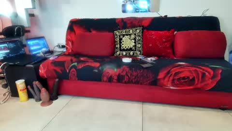 Snapshot of ladyoxana chatting on May 9, 1:22 am Oxana online show from May 9, 1:22 am