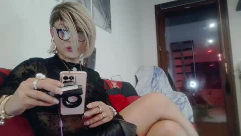 Snapshot of ladyoxana chatting on May 12, 1:25 am Oxana online show from May 12, 1:25 am