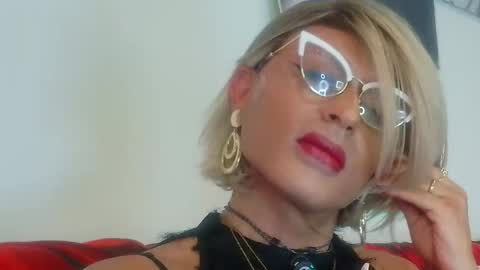 Snapshot of ladyoxana chatting on May 19, 12:27 am Oxana online show from May 19, 12:27 am