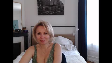 ladysexyx online show from March 19, 12:42 pm