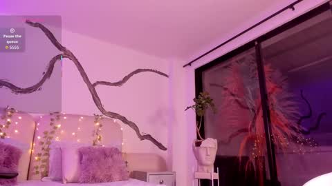 Lady  online show from September 26, 7:12 am