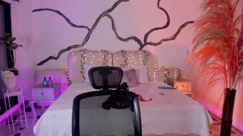 Lady  online show from September 29, 4:28 am