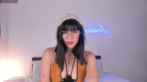 Snapshot of laena_arryn chatting on July 16, 11:33 pm Laena Arryn online show from July 16, 11:33 pm