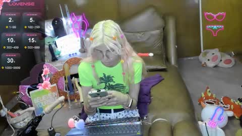 Skinnygirl online show from November 12, 12:55 am