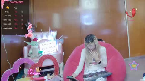 Skinnygirl online show from April 24, 10:45 pm
