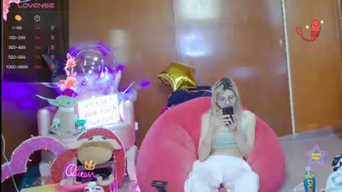 Skinnygirl online show from July 22, 12:35 am