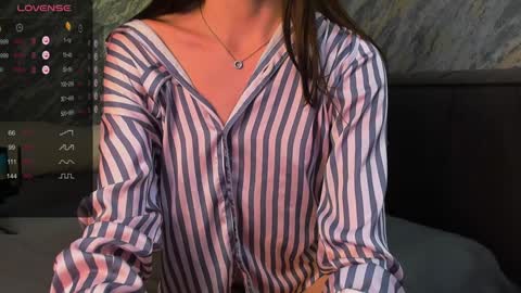 Snapshot of laflamebella chatting on December 25, 11:33 am Bella online show from December 25, 11:33 am