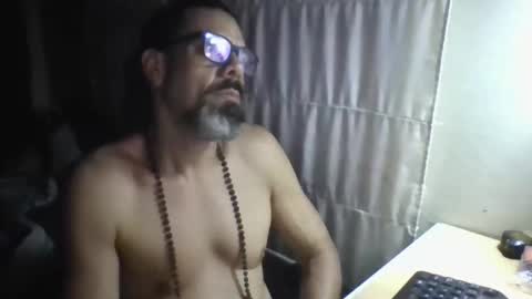Snapshot of lagenovadura chatting on April 18, 5:11 am La Genova esta Dura beard boy male dick mastubate latinosexy latinohot latino glasses mature strong stronglegs online show from April 18, 5:11 am
