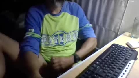 Snapshot of lagenovadura chatting on April 27, 9:07 am La Genova esta Dura beard boy male dick mastubate latinosexy latinohot latino glasses mature strong stronglegs online show from April 27, 9:07 am