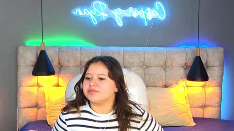 Snapshot of laia_and_aloby chatting on December 14, 3:36 pm online show from December 14, 3:36 pm