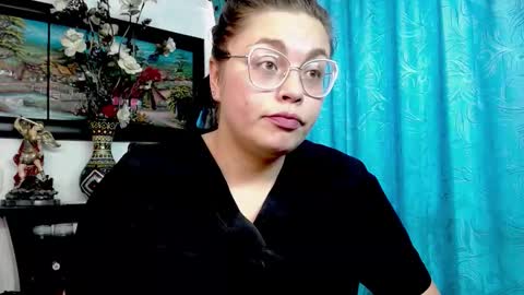 Snapshot of laia_hadid chatting on February 2, 6:06 pm laia_hadid online show from February 2, 6:06 pm