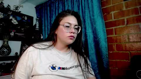 Snapshot of laia_hadid chatting on February 23, 5:27 am laia_hadid online show from February 23, 5:27 am