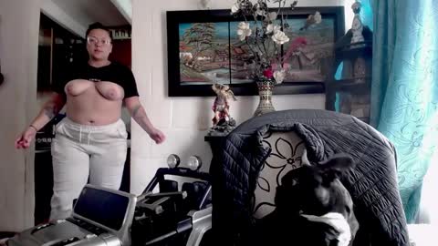 Snapshot of laia_hadid chatting on April 6, 3:24 pm laia_hadid online show from April 6, 3:24 pm